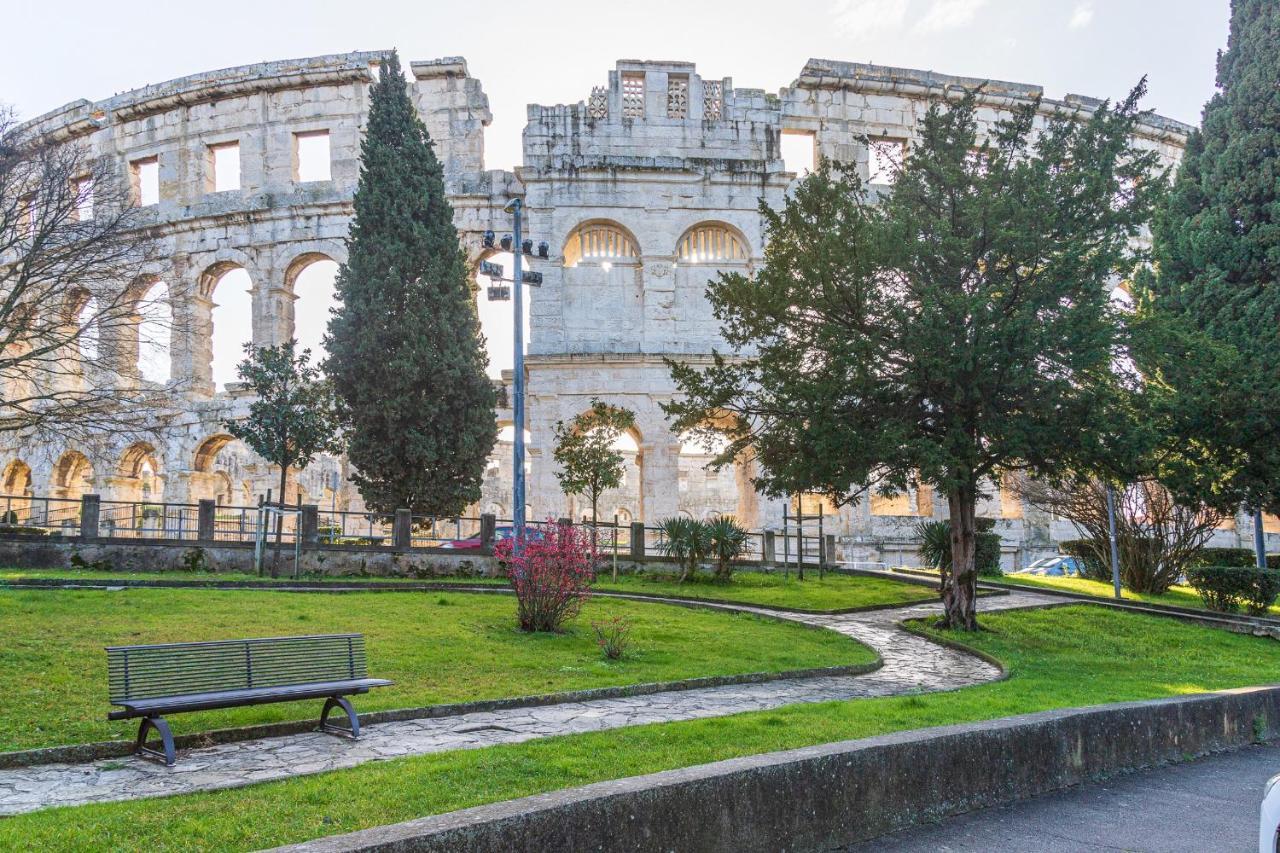 Apartments Vasic Pula Exterior photo